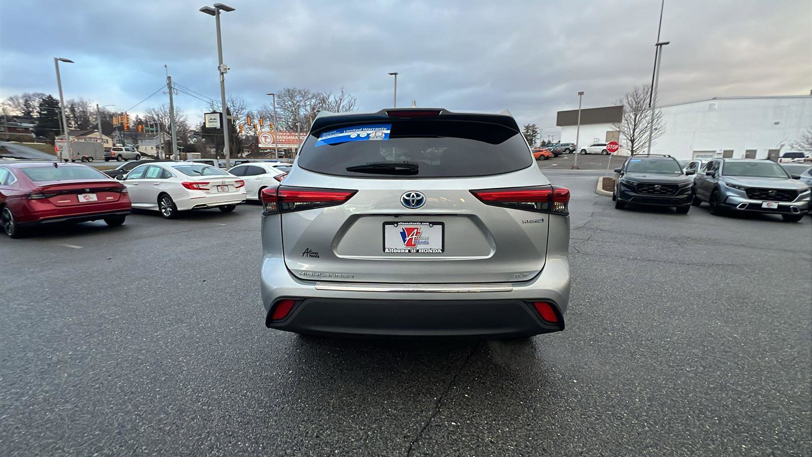 Used 2021 Toyota Highlander XLE image 5