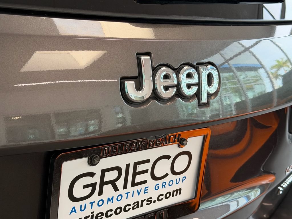 Used 2018 Jeep Grand Cherokee Limited RWD image 15