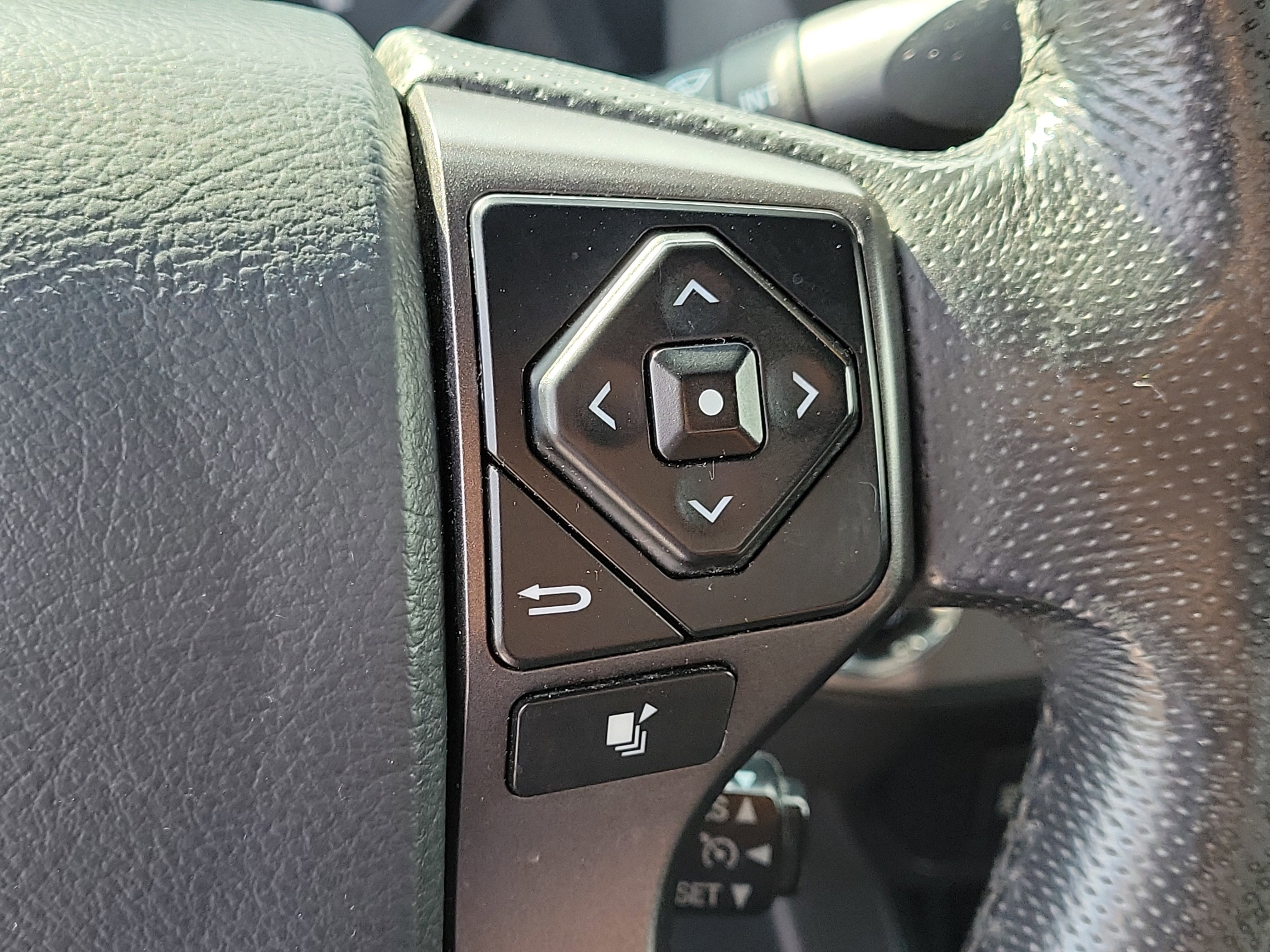 Used 2017 Toyota Tacoma TRD Sport w/ Tow Package RWD image 27