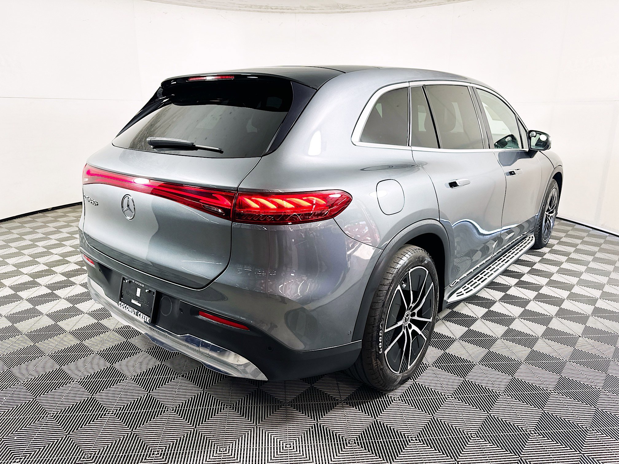 Used 2023 Mercedes-Benz EQS 450+ SUV image 3