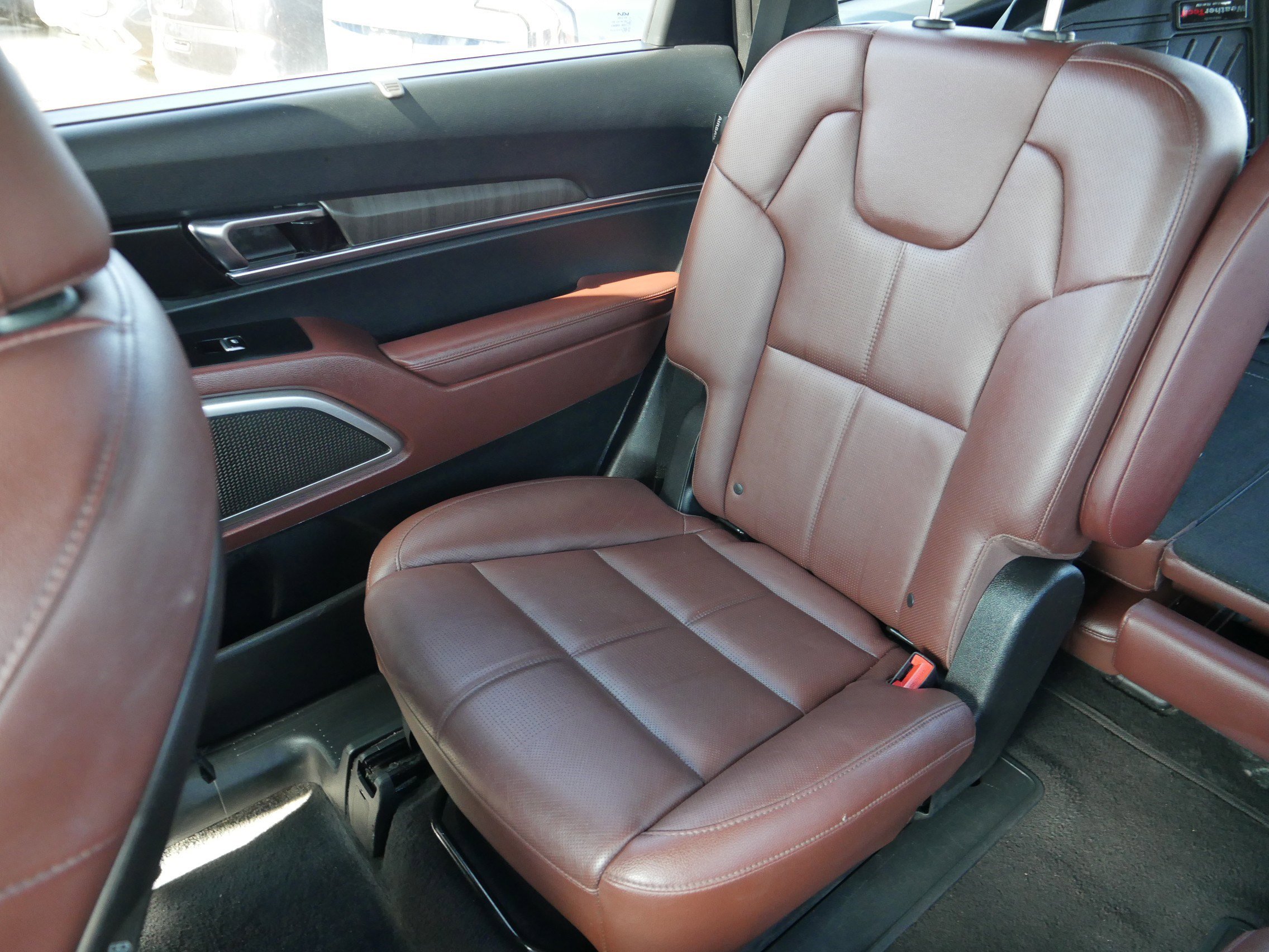 Used 2023 Kia Telluride EX w/ EX Captain's Chair Package image 12