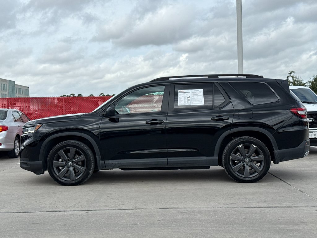 Used 2025 Honda Pilot Sport image 3
