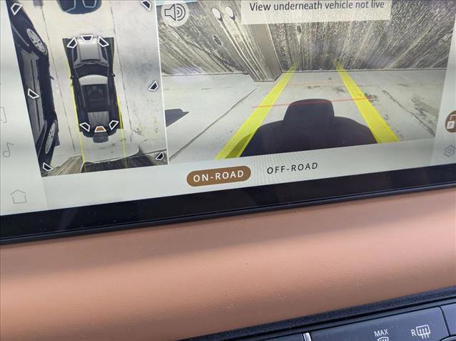 Used 2024 Land Rover Defender 110 X-Dynamic SE AWD/4WD image 13