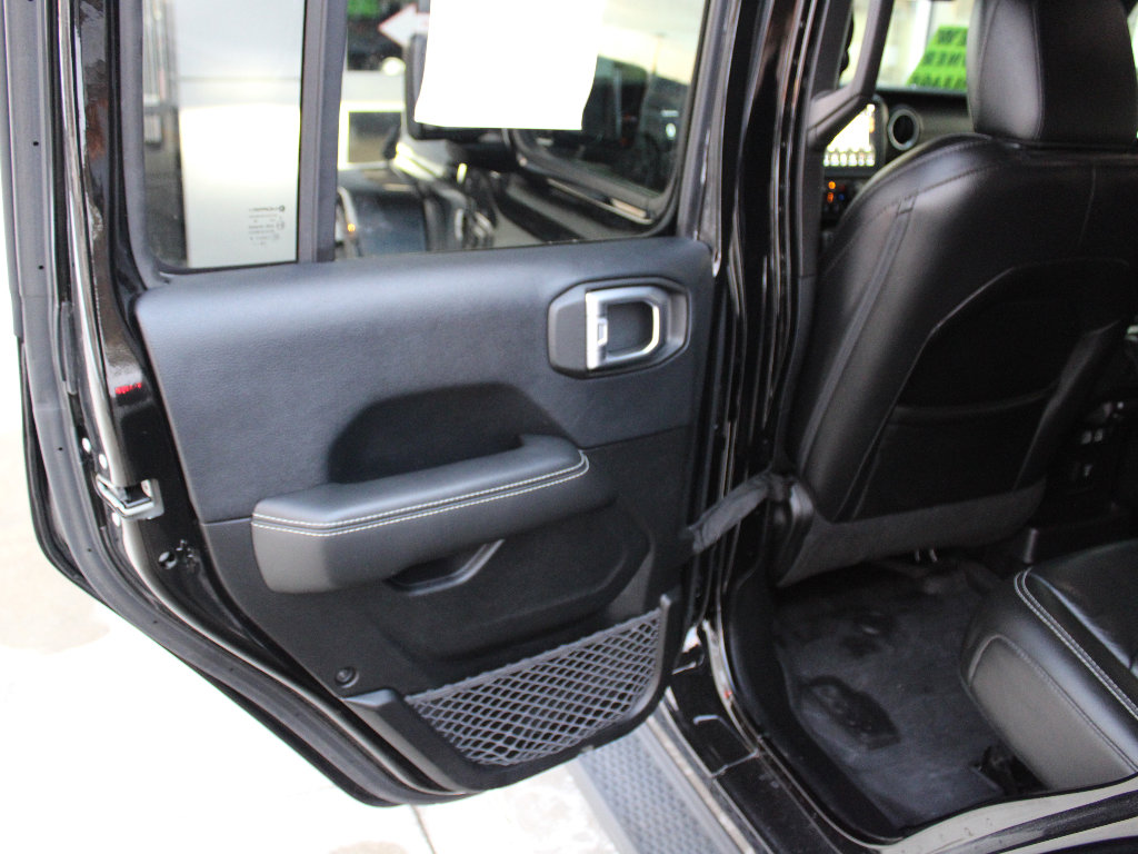 Used 2018 Jeep Wrangler Unlimited Sahara image 22