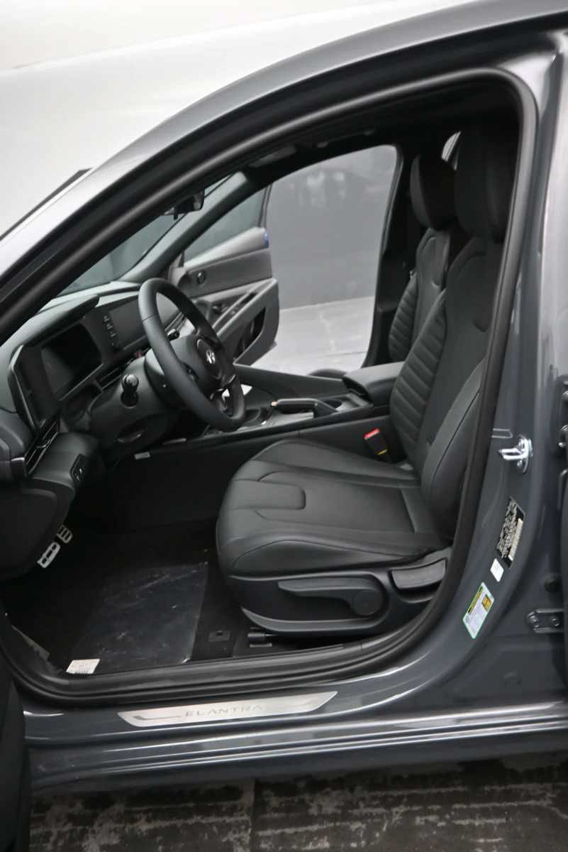 New 2026 Hyundai Elantra SEL Sport FWD image 16