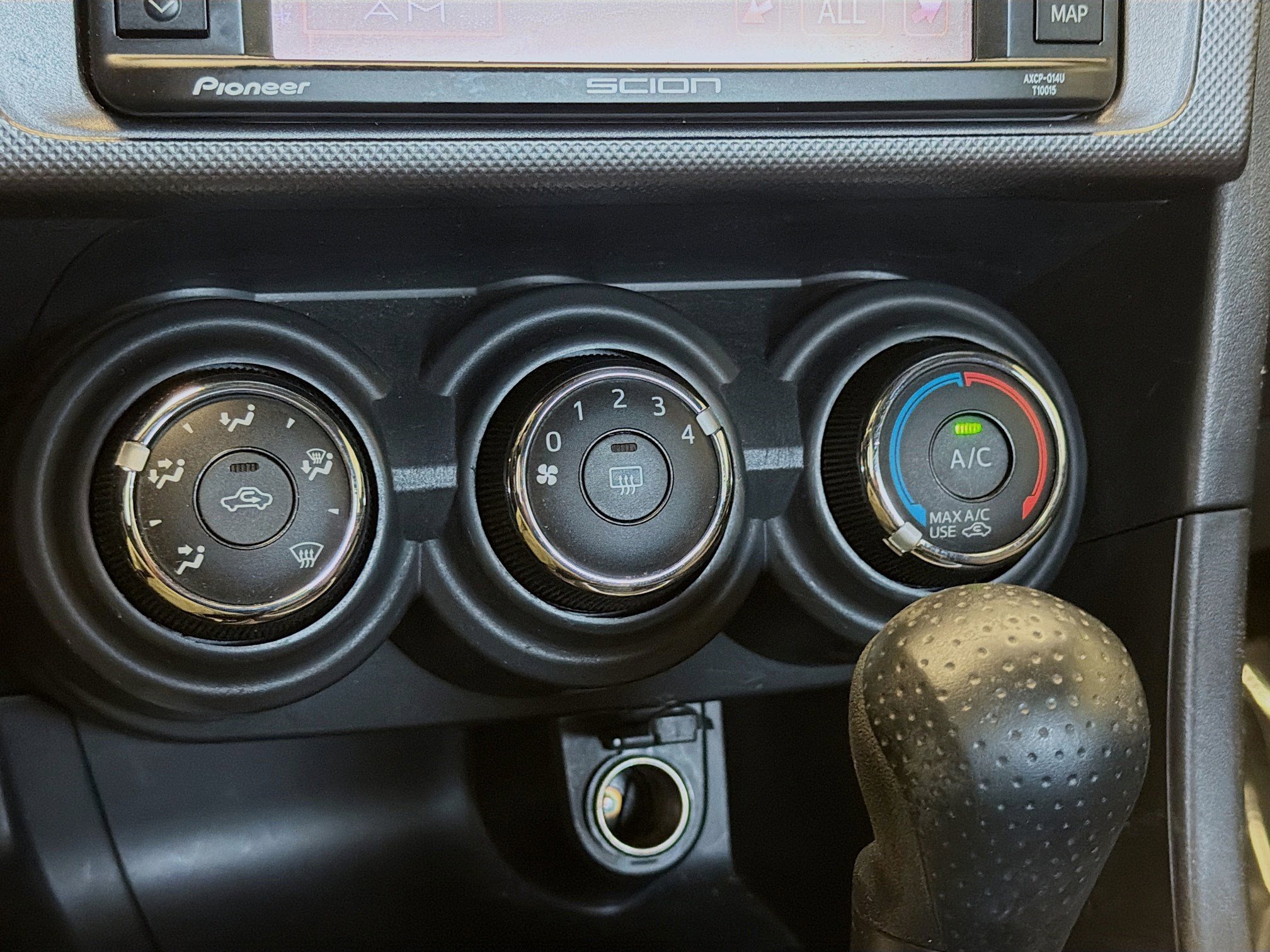 Used 2015 Scion tC image 9