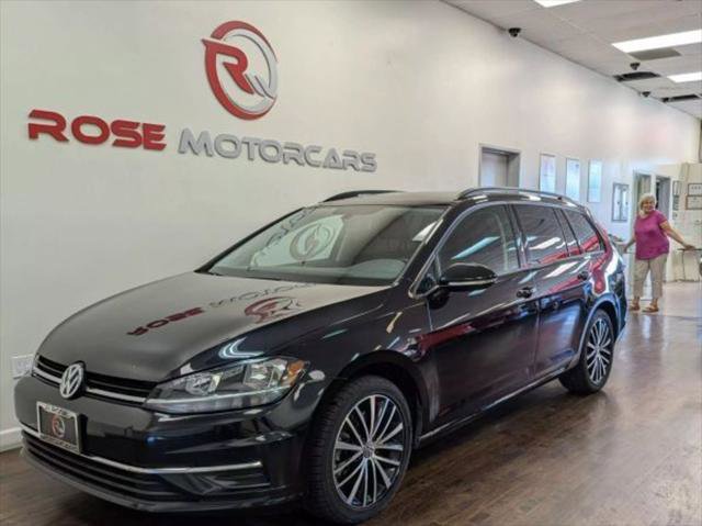 Used 2018 Volkswagen Golf S image 1