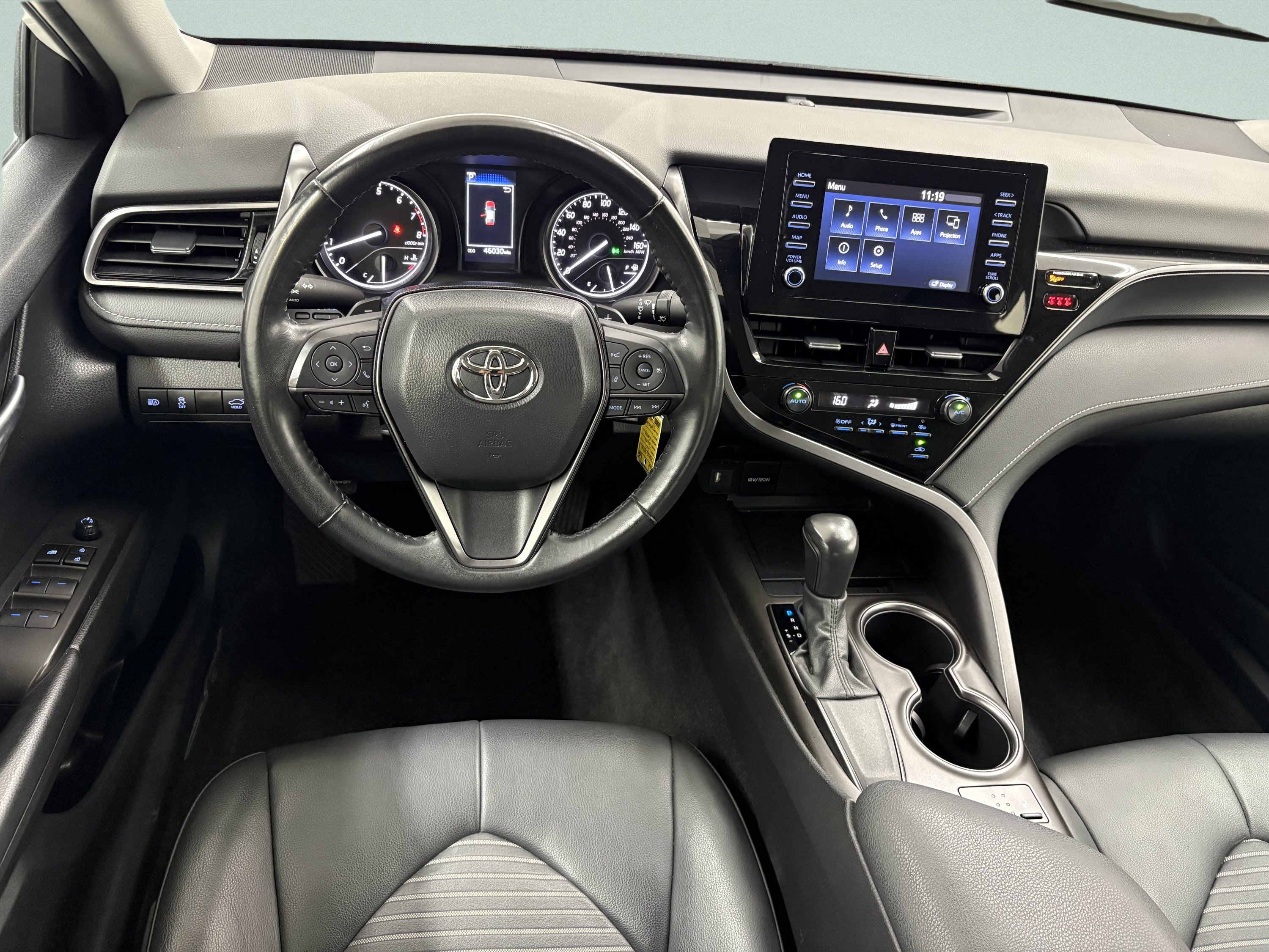 Used 2023 Toyota Camry SE FWD image 10