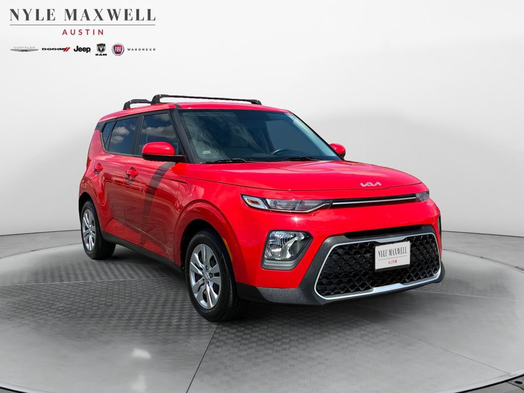Used 2022 Kia Soul LX FWD image 2