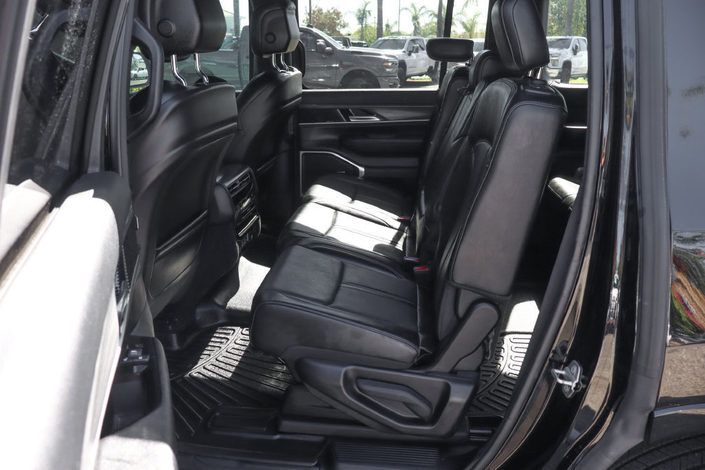 Used 2024 Jeep Wagoneer Series II RWD image 41