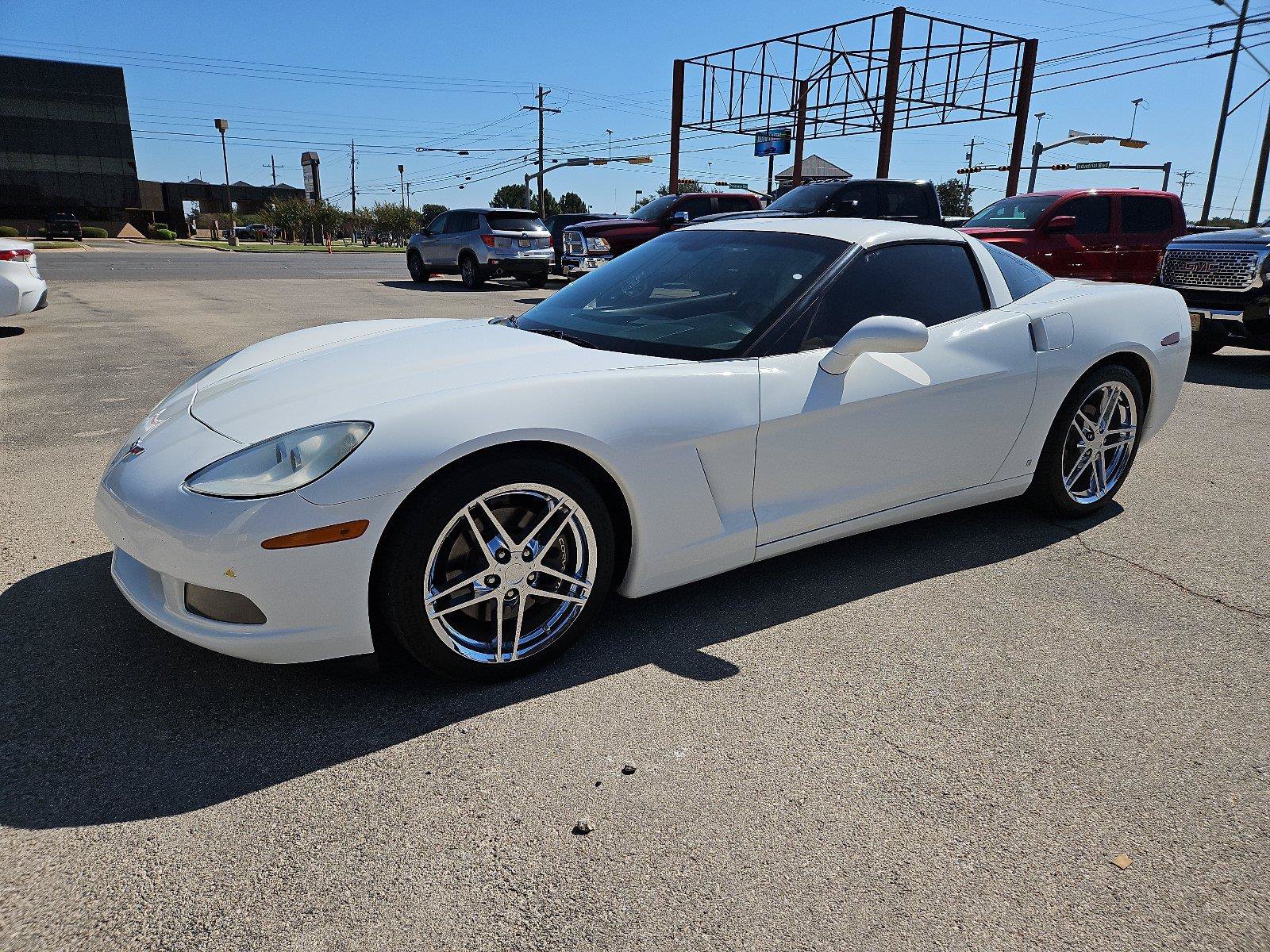 Used 2006 Chevrolet Corvette Coupe w/ Preferred Equipment Group RWD image 2