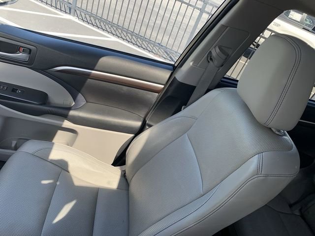 Used 2015 Toyota Highlander Limited AWD/4WD image 30