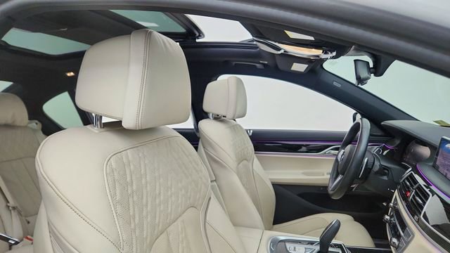 Used 2022 BMW 740i w/ M Sport Package image 21