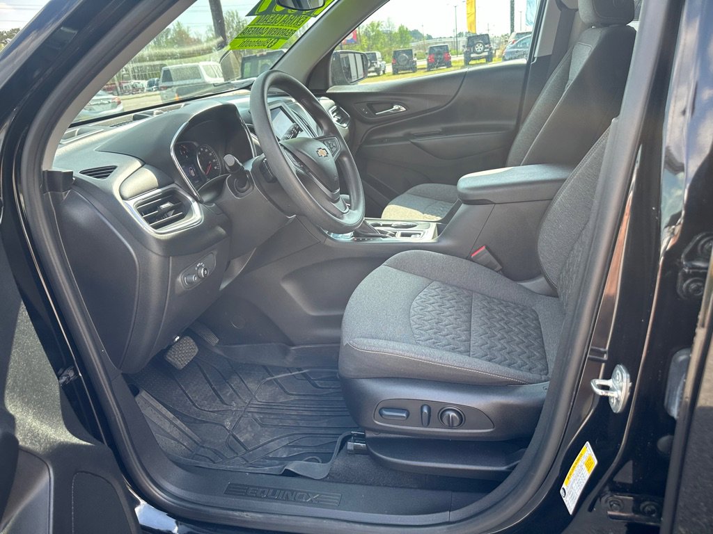 Used 2023 Chevrolet Equinox LT FWD image 11