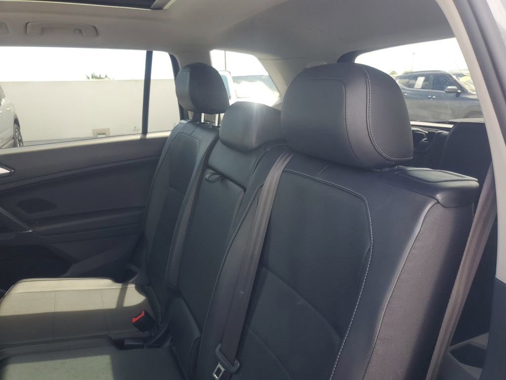 Used 2018 Volkswagen Tiguan SE FWD image 12