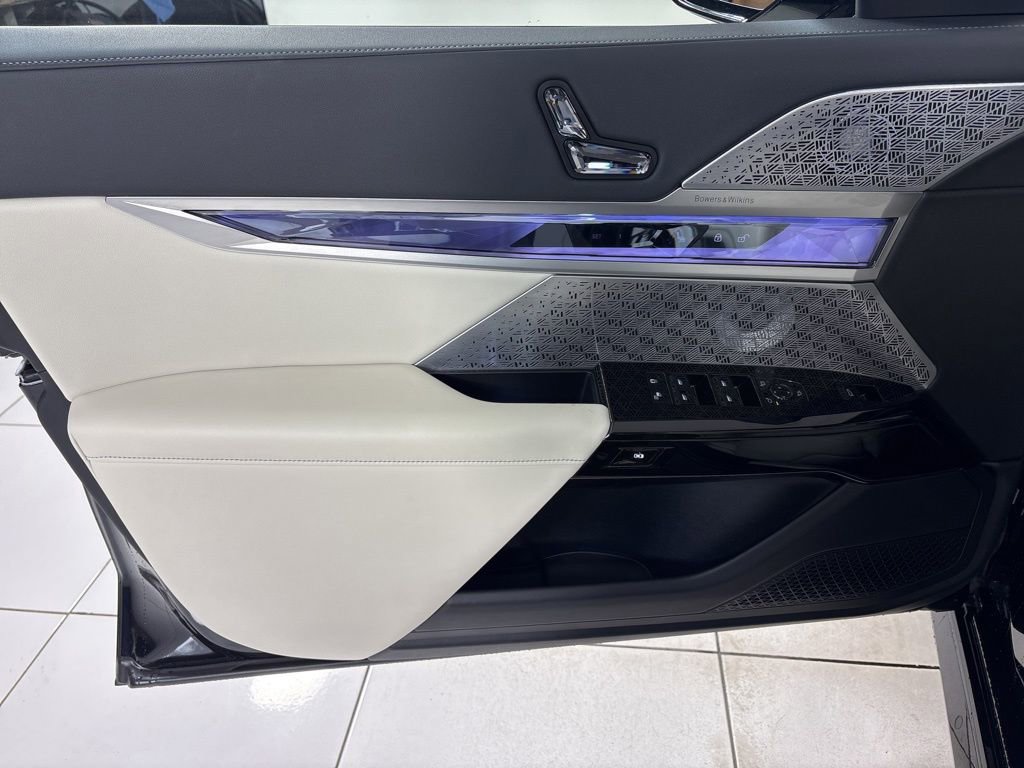 Used 2024 BMW 760i xDrive w/ Executive Package image 16