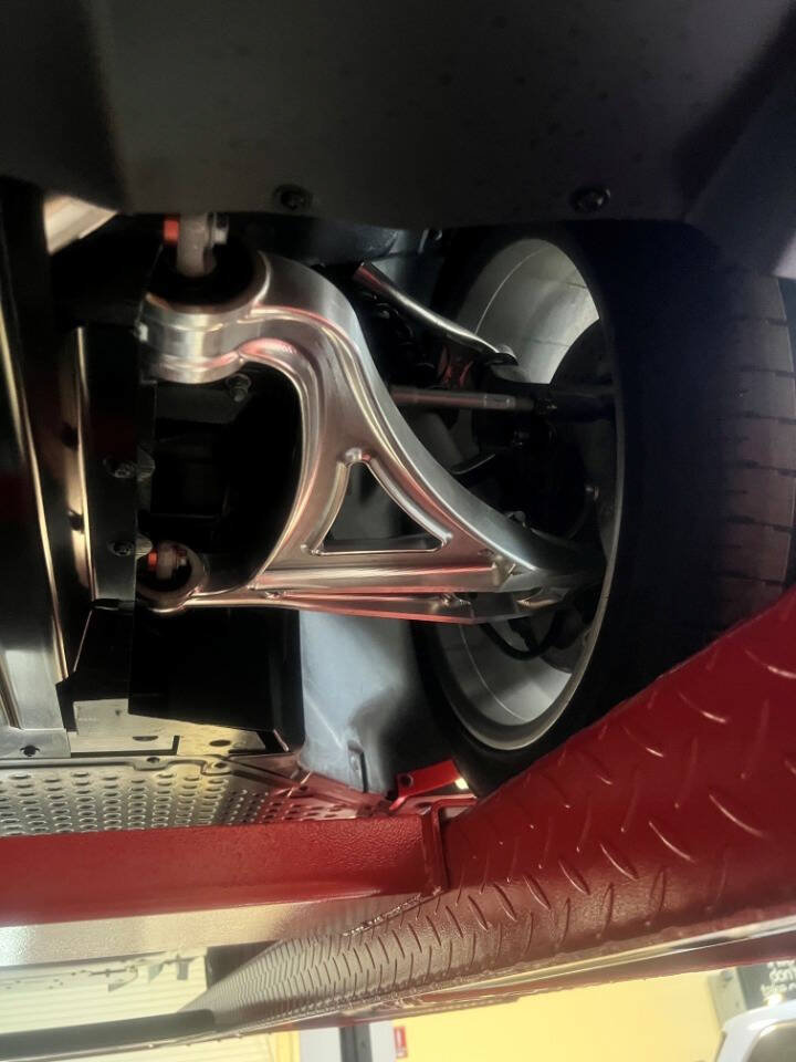 Used 2005 Ford GT RWD image 39