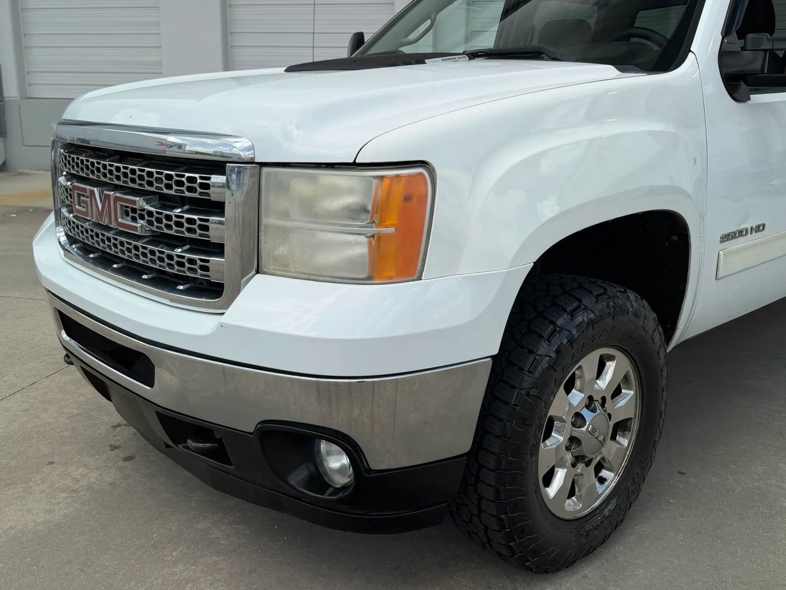 Used 2012 GMC Sierra 2500 SLE w/ SLE Preferred Package AWD/4WD image 2