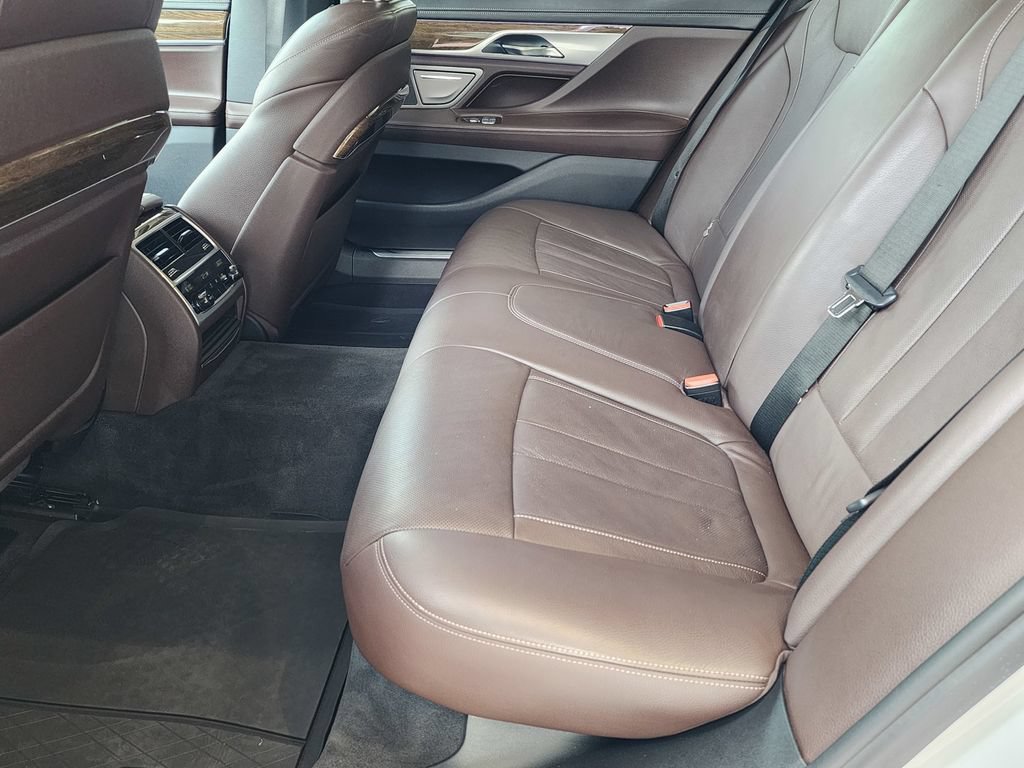 Used 2017 BMW 740i RWD image 14