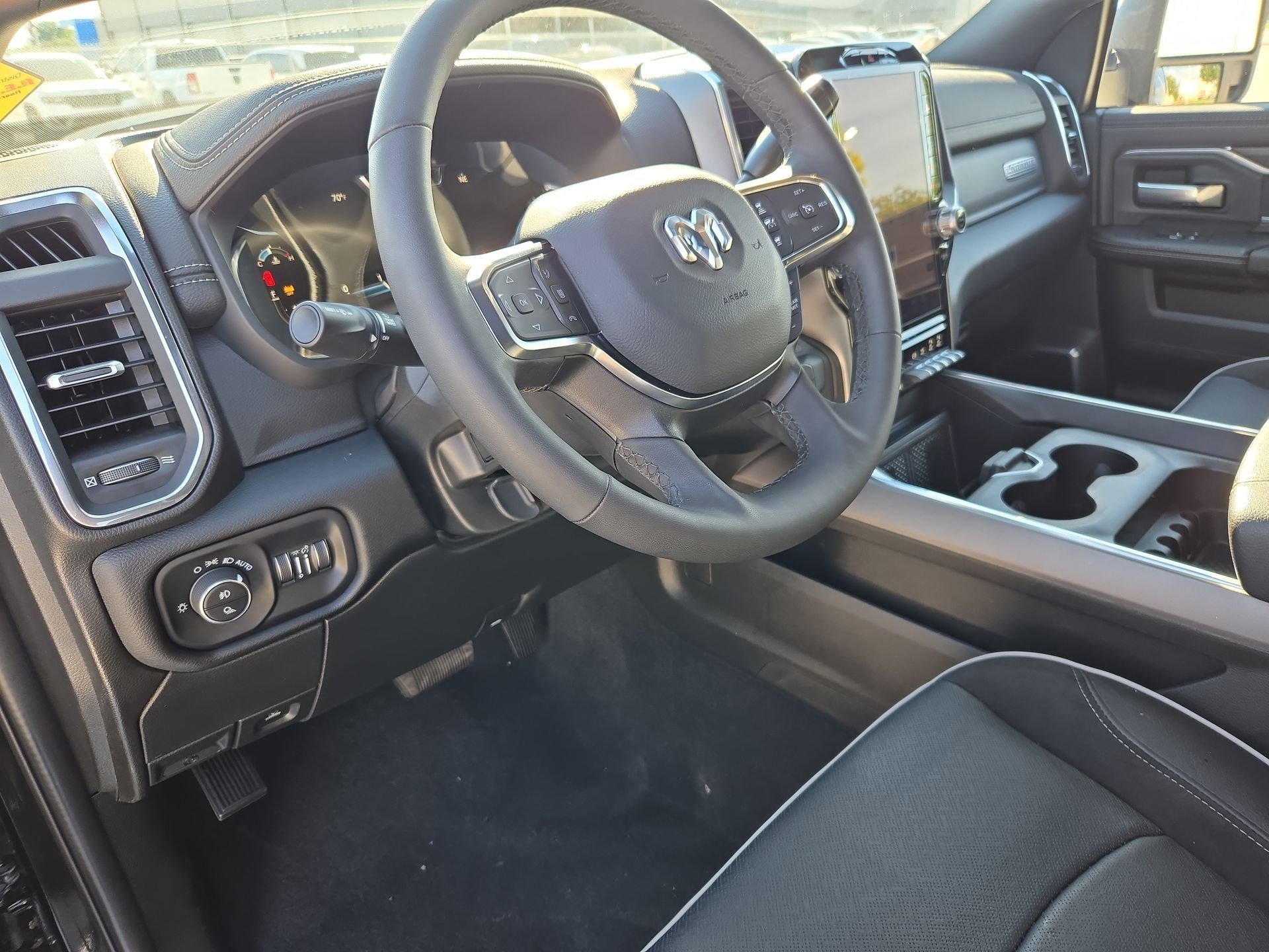 Used 2025 RAM 2500 Laramie AWD/4WD image 13