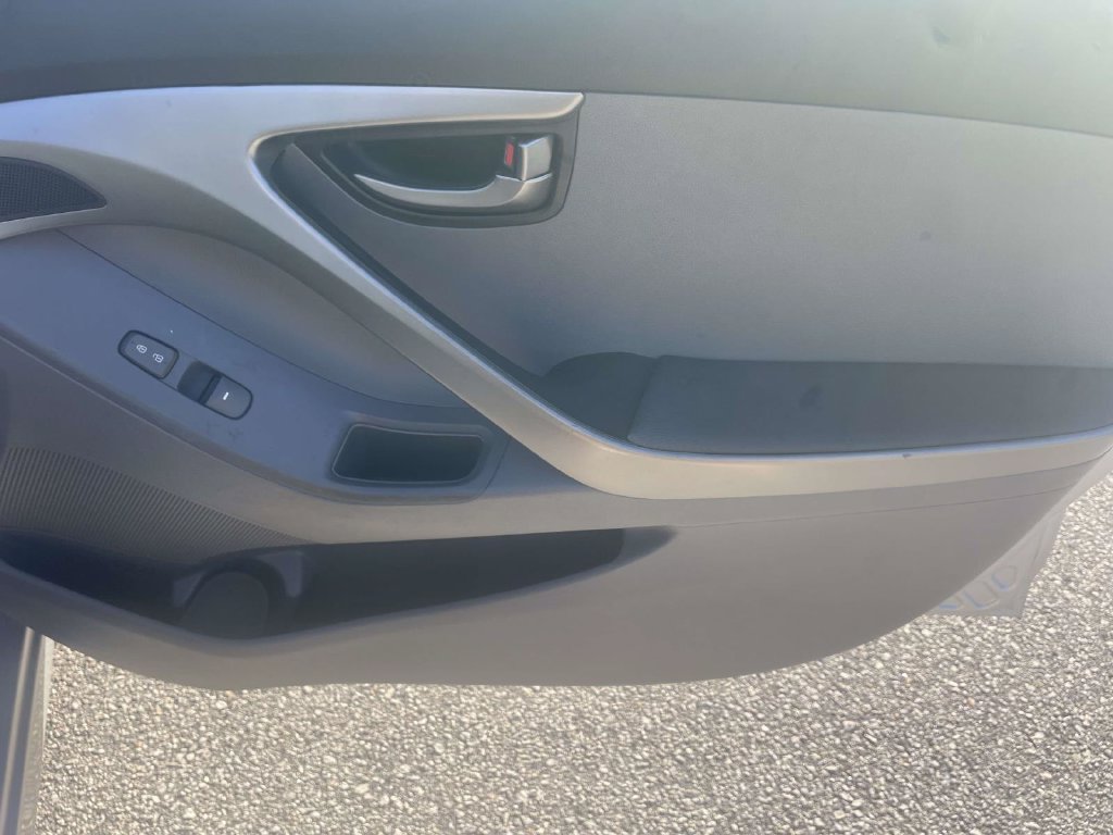 Used 2013 Hyundai Elantra GLS FWD image 10
