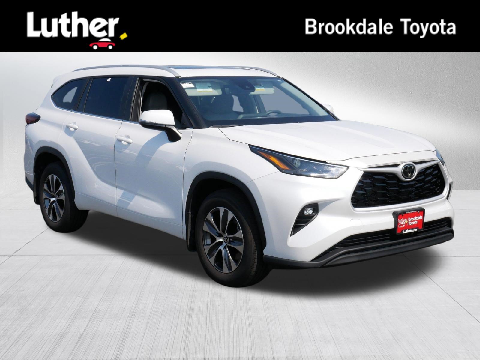 Certified 2026 Toyota Highlander XLE AWD/4WD image 1