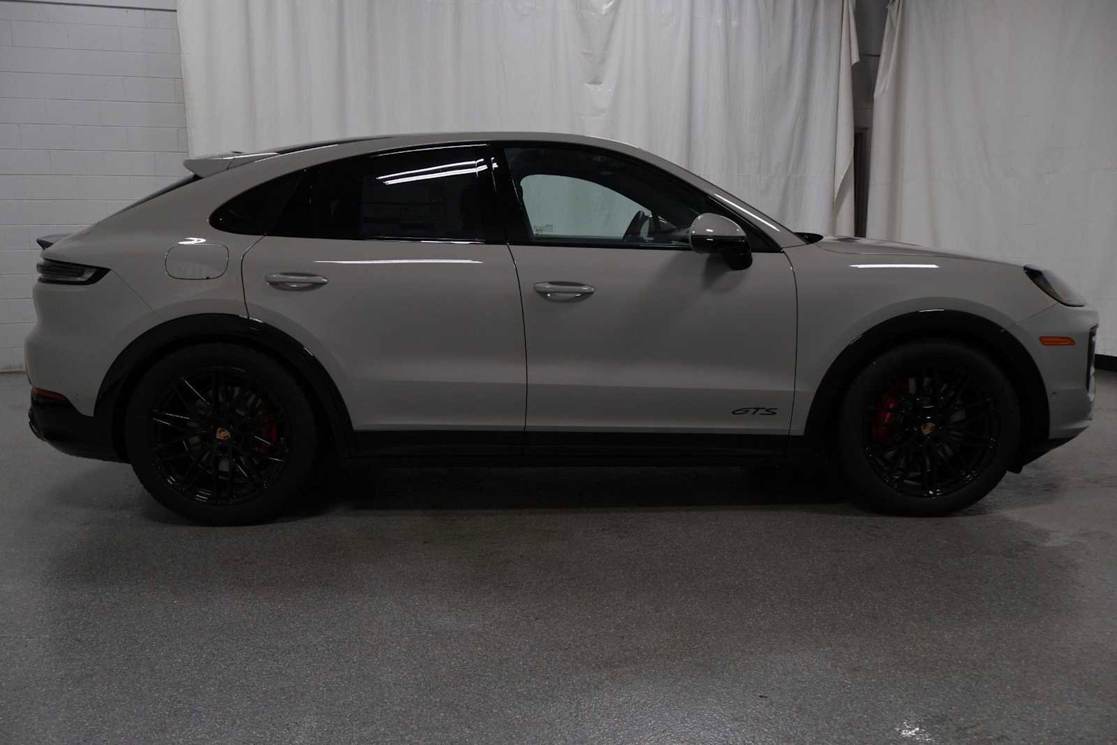 New 2026 Porsche Cayenne GTS AWD/4WD image 10