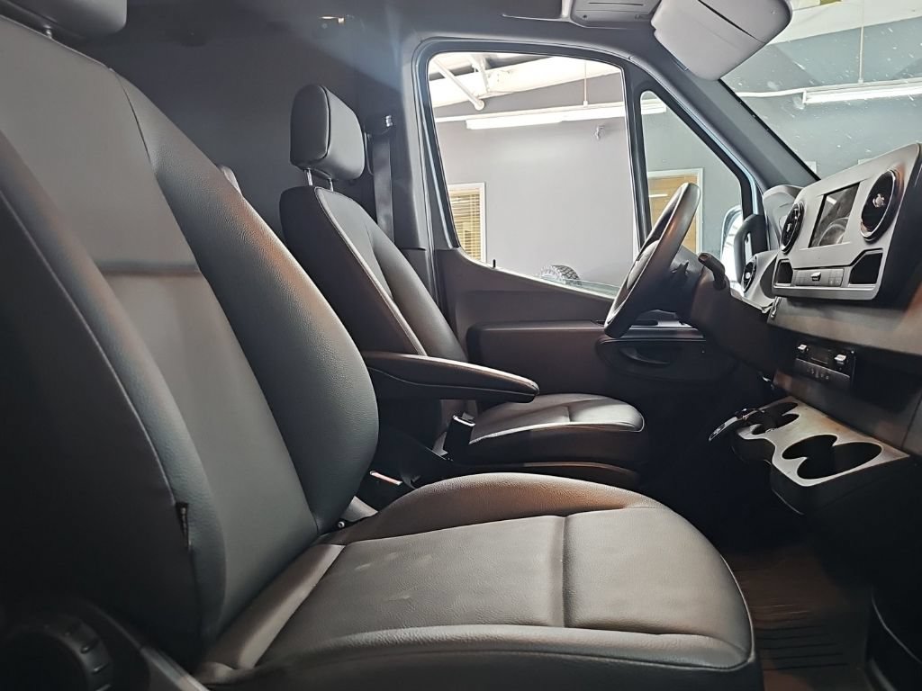Used 2024 Mercedes-Benz Sprinter 2500 image 9