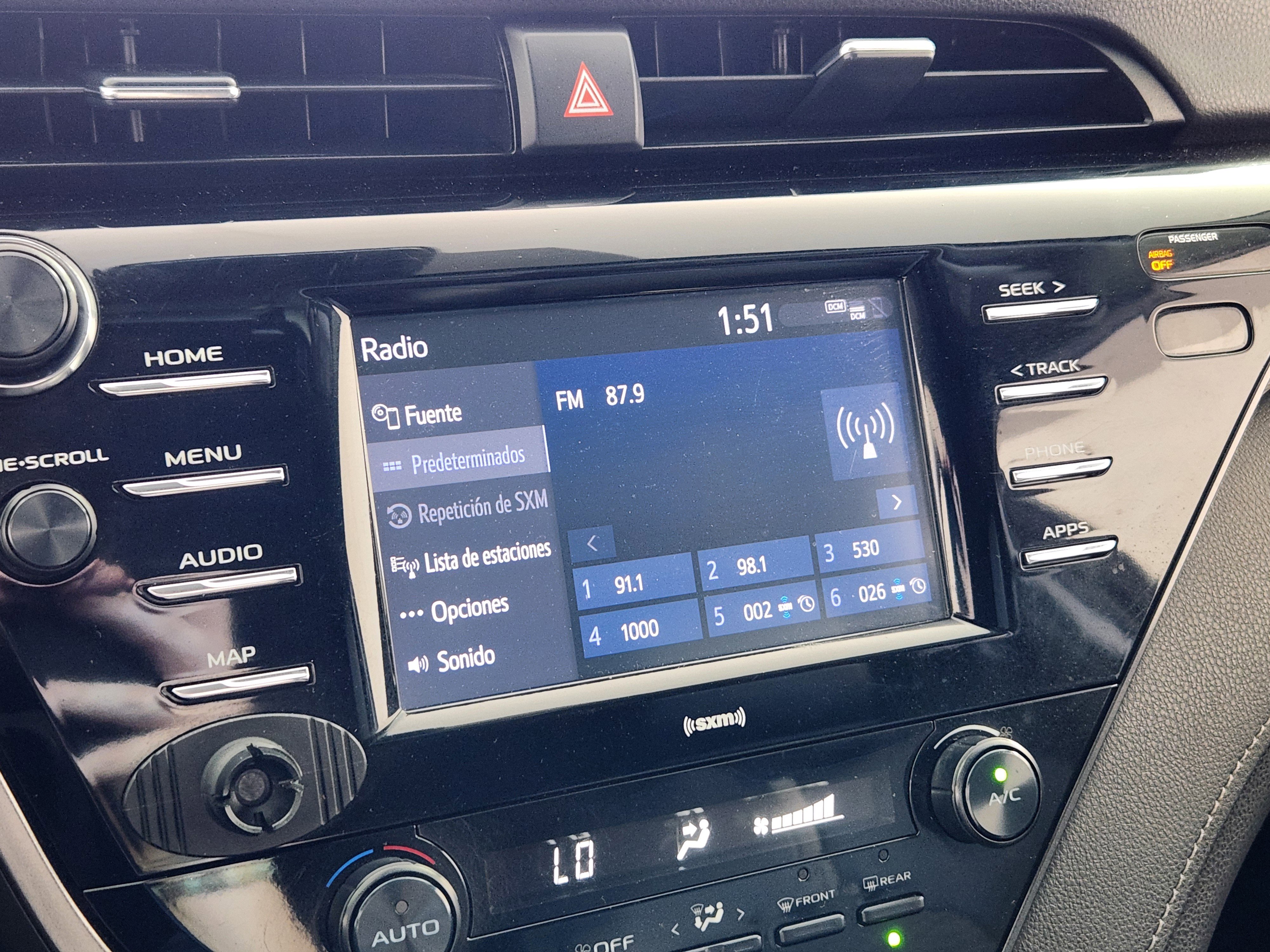 Used 2020 Toyota Camry SE FWD image 21