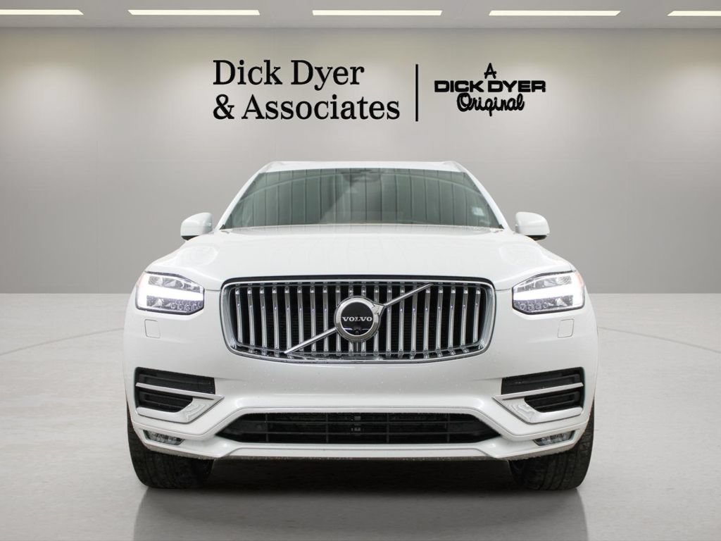 Certified 2024 Volvo XC90 B6 Ultimate w/ Lounge Package AWD/4WD image 4