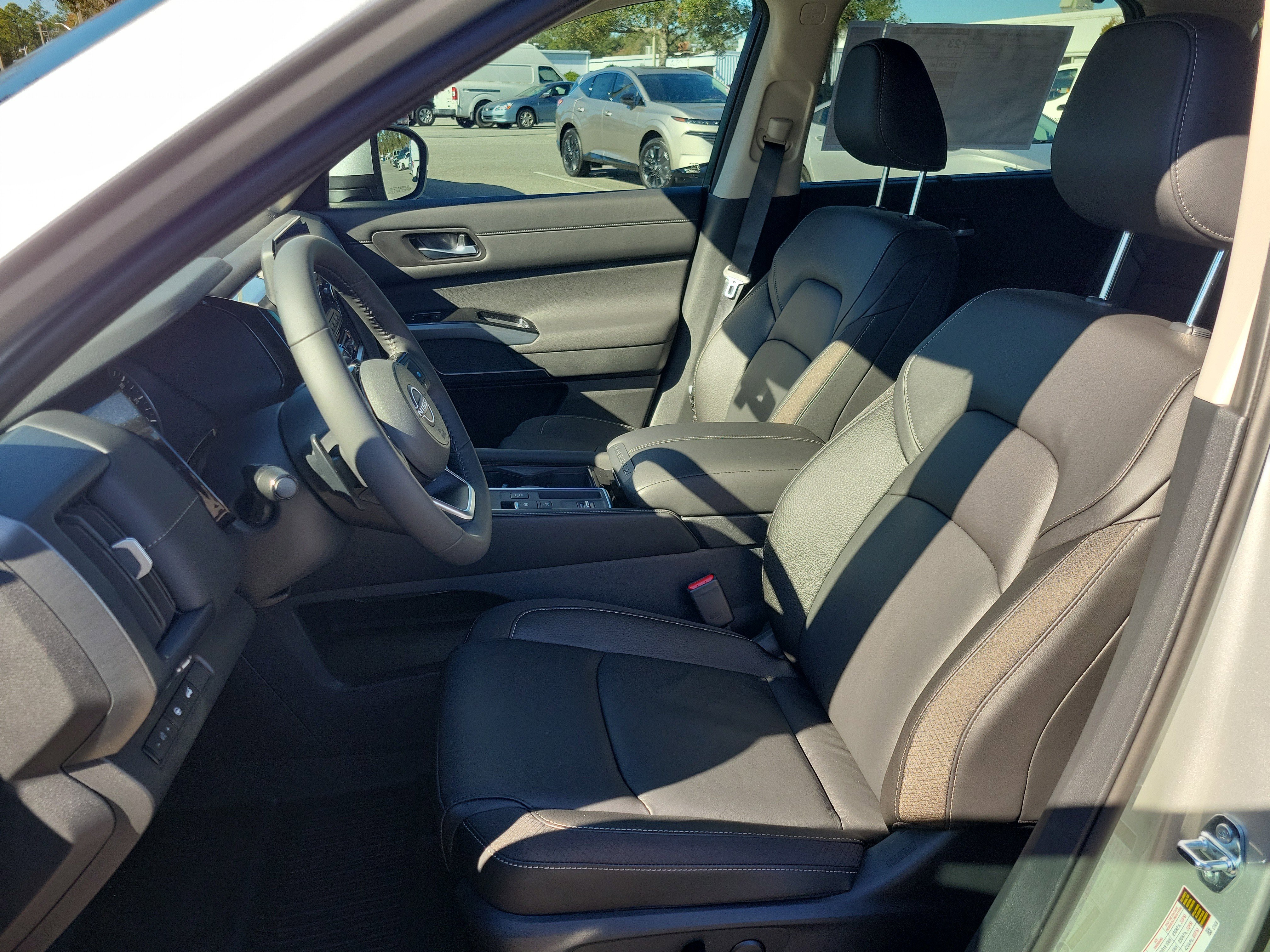 New 2025 Nissan Pathfinder SL image 17