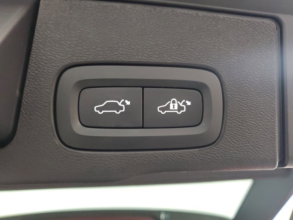 Used 2023 Volvo XC60 B5 Ultimate FWD image 12