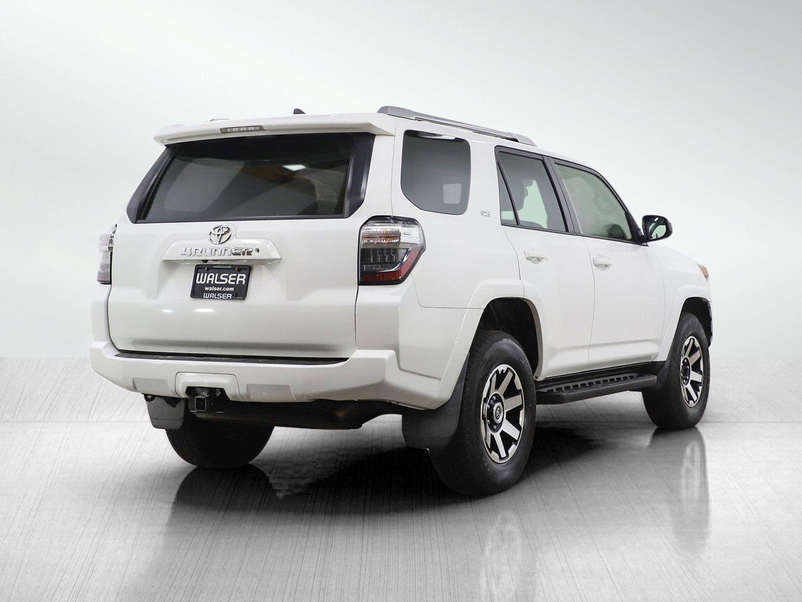 Used 2016 Toyota 4Runner SR5 image 5