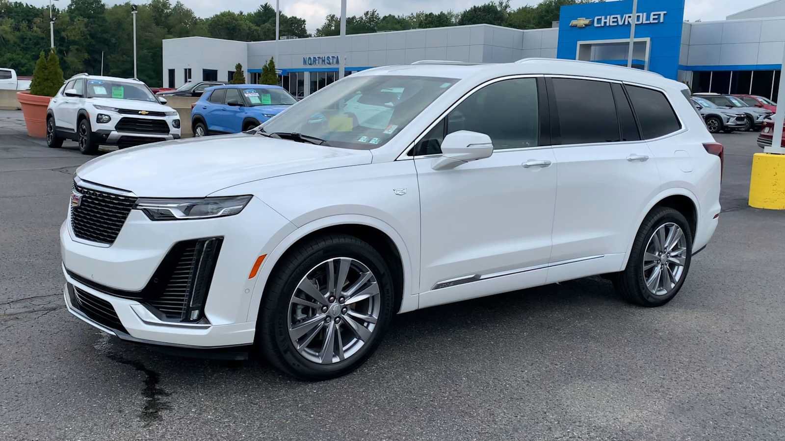 Certified 2024 Cadillac XT6 Premium Luxury w/ Technology Package AWD/4WD image 4