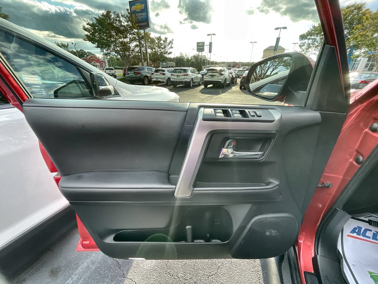 Used 2023 Toyota 4Runner SR5 Premium w/ Moonroof Package RWD image 23