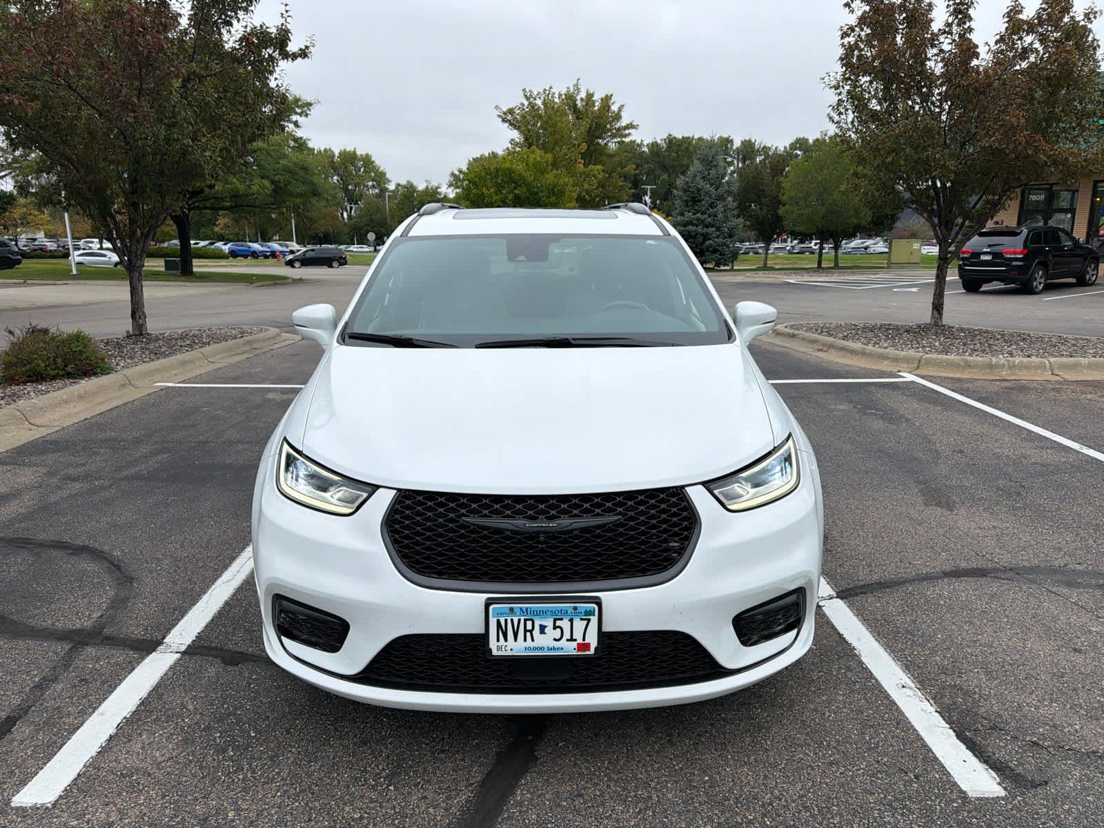 Used 2021 Chrysler Pacifica Limited w/ Uconnect Theater Family Group AWD/4WD image 3