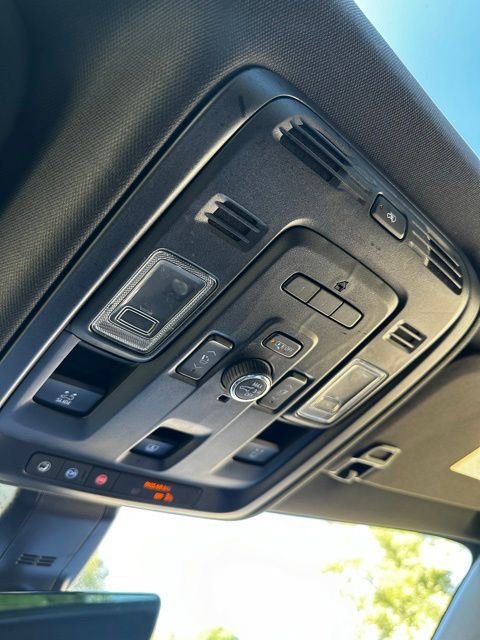 Used 2021 GMC Yukon Denali w/ Denali Premium Package AWD/4WD image 31