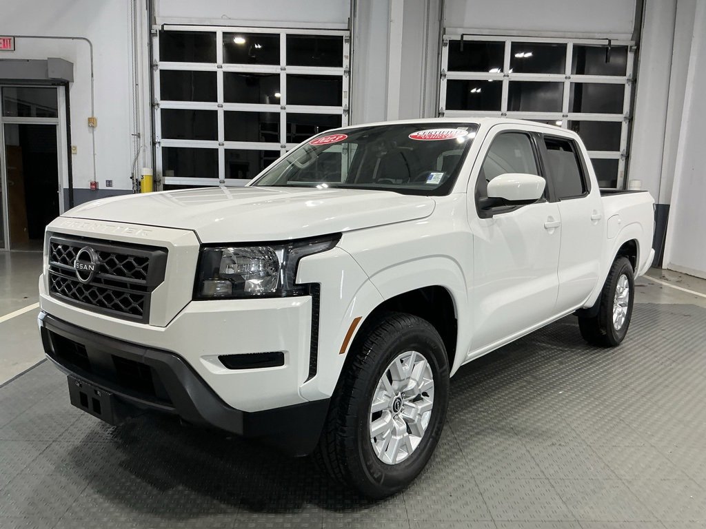 Used 2023 Nissan Frontier SV image 2