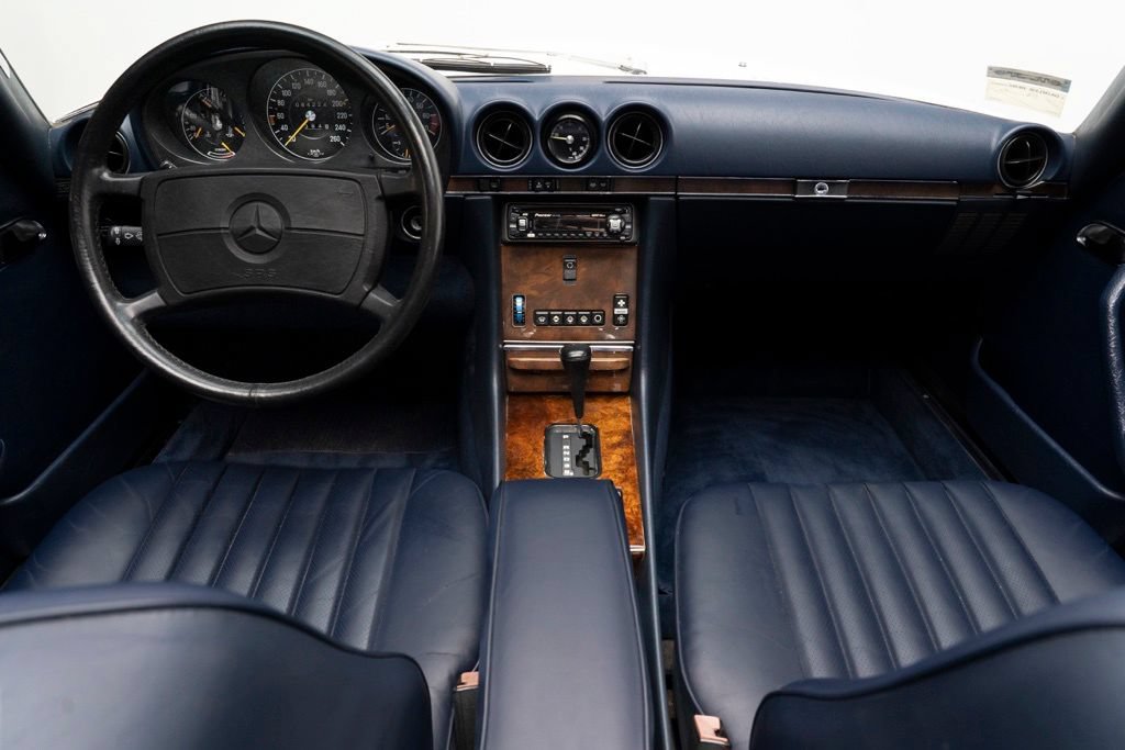 Used 1988 Mercedes-Benz 560 SL image 2