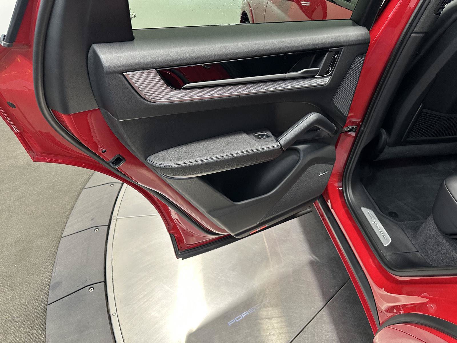 Certified 2026 Porsche Cayenne Coupe AWD/4WD image 34