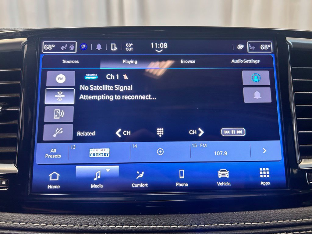 Used 2025 Chrysler Pacifica Premium FWD image 6