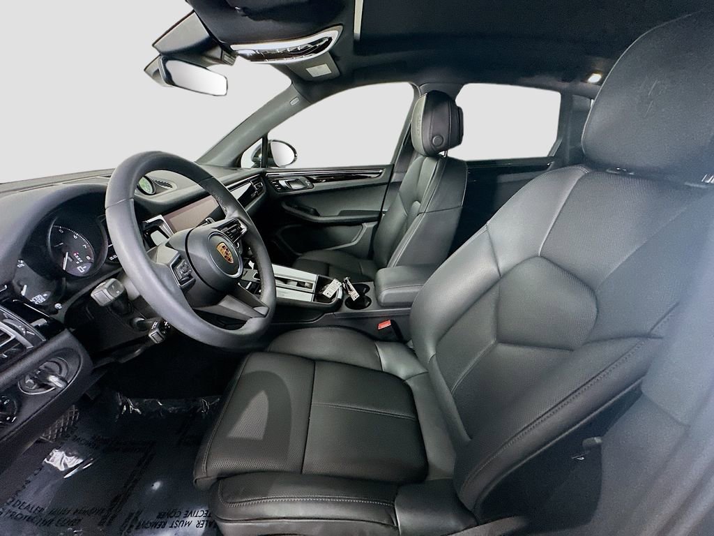 New 2026 Porsche Macan Turbo AWD/4WD image 5