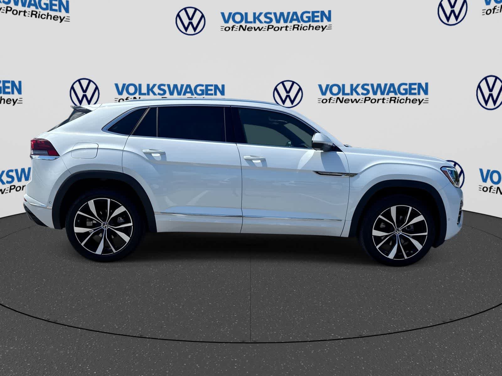 Certified 2024 Volkswagen Atlas Cross Sport SEL Premium R-Line AWD/4WD image 7