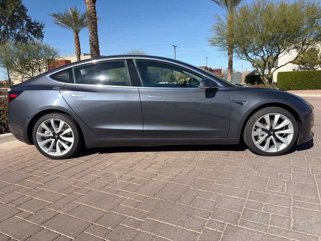 Used 2018 Tesla Model 3 Long Range image 2