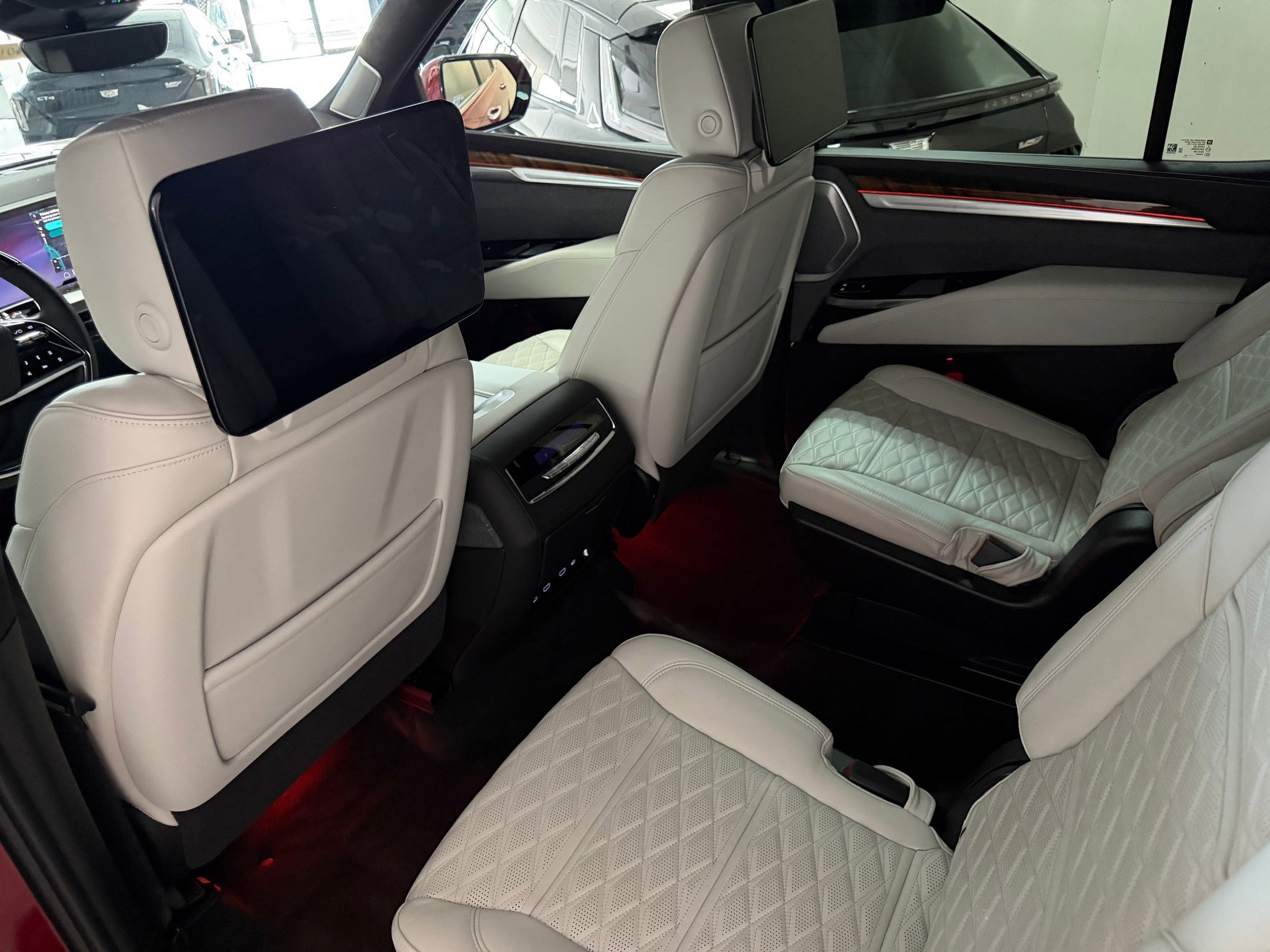 New 2025 Cadillac Escalade Premium Luxury Platinum AWD/4WD image 11