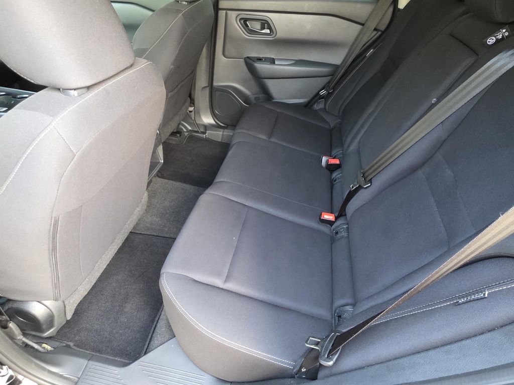 Used 2024 Nissan Rogue S image 9