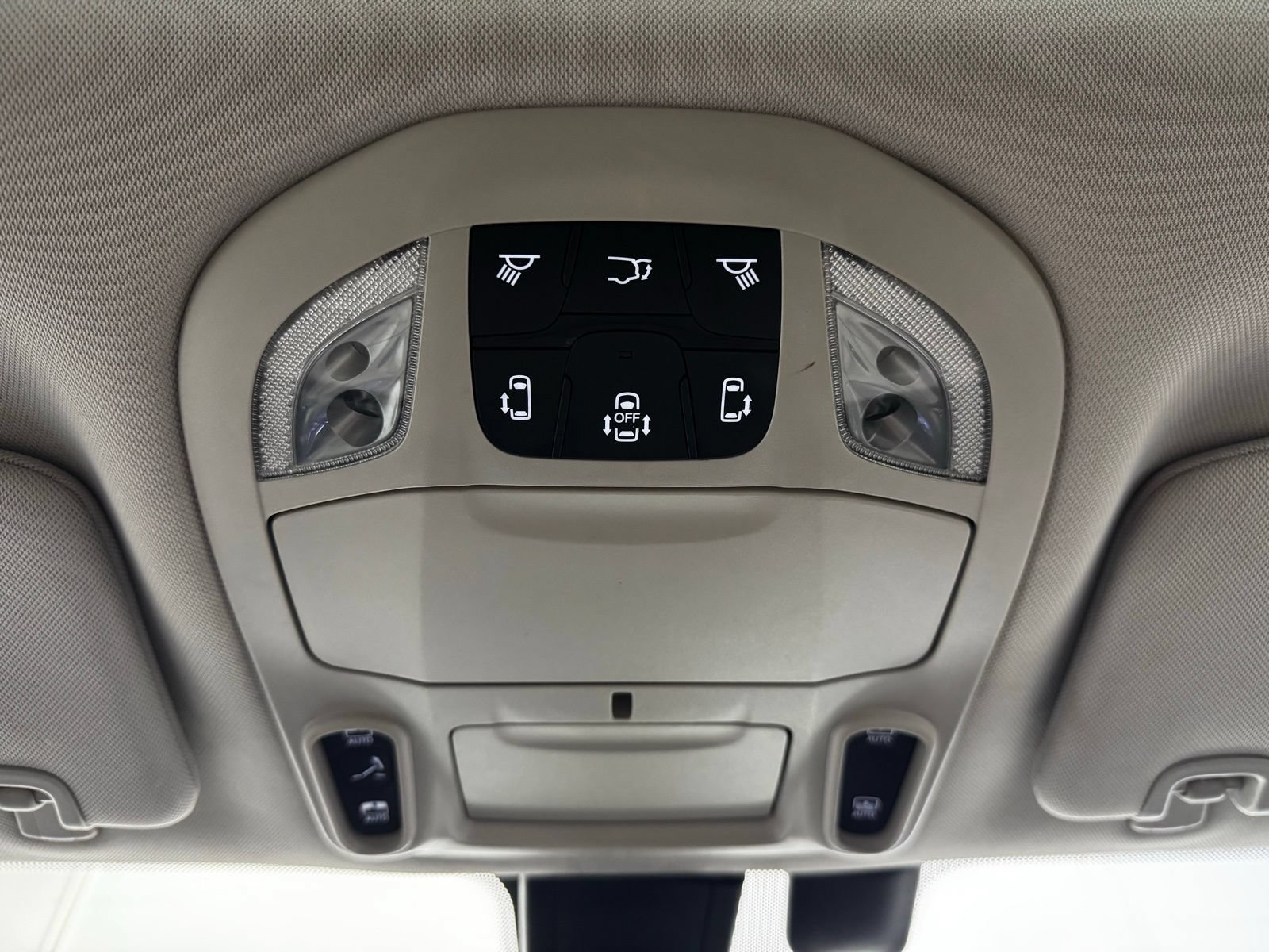 Used 2020 Chrysler Pacifica Limited FWD image 24
