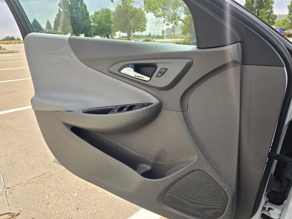 Used 2022 Chevrolet Malibu LT FWD image 15