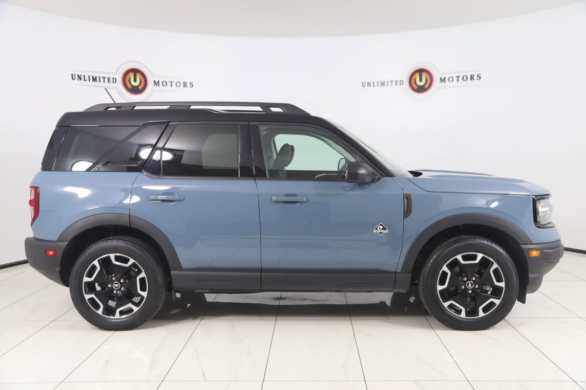 Used 2023 Ford Bronco Sport Outer Banks w/ Tech Package AWD/4WD image 2