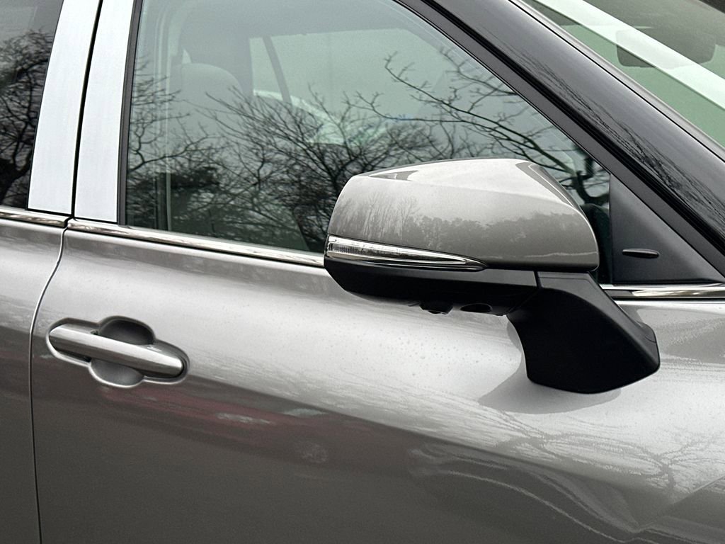 New 2026 Toyota Highlander Platinum image 11